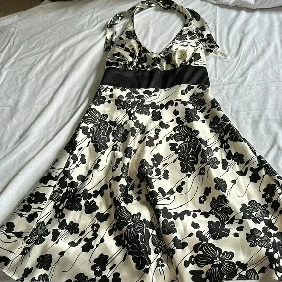WHITE HOUSE BLACK MARKET Dress 4 Satin Floral Print Halter Black Off White - Picture 2 of 6